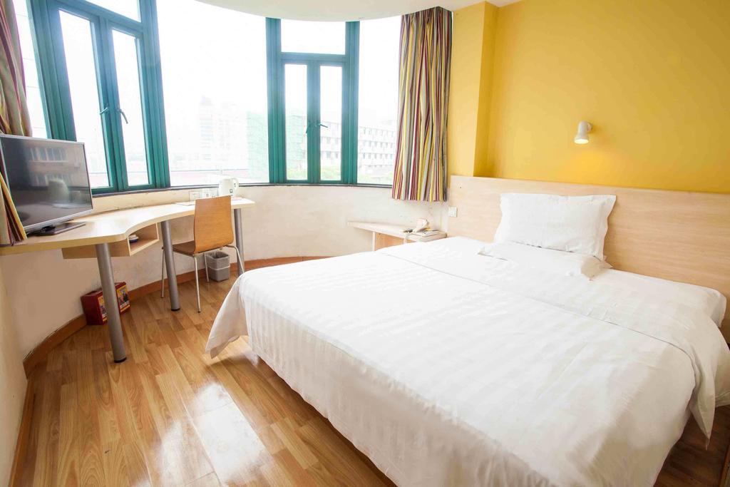 7Days Inn Guangzhou Xinshi Room photo